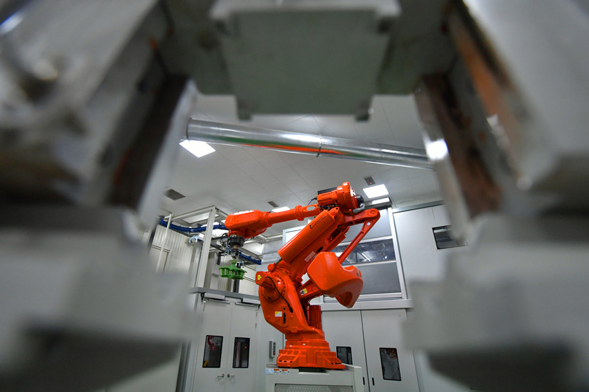 海内首个燃机智慧制造基地高温透平叶片精铸数字化产线。。。。。刘岗供图